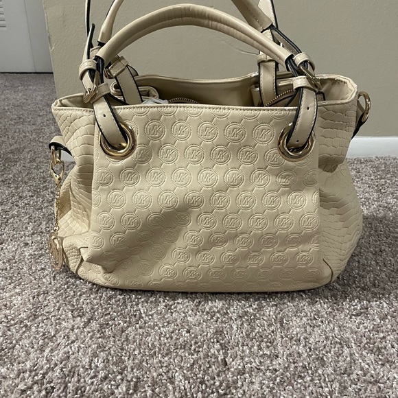 Michael Kors Cream Colored Shoulder Bag - Picture 2 of 9